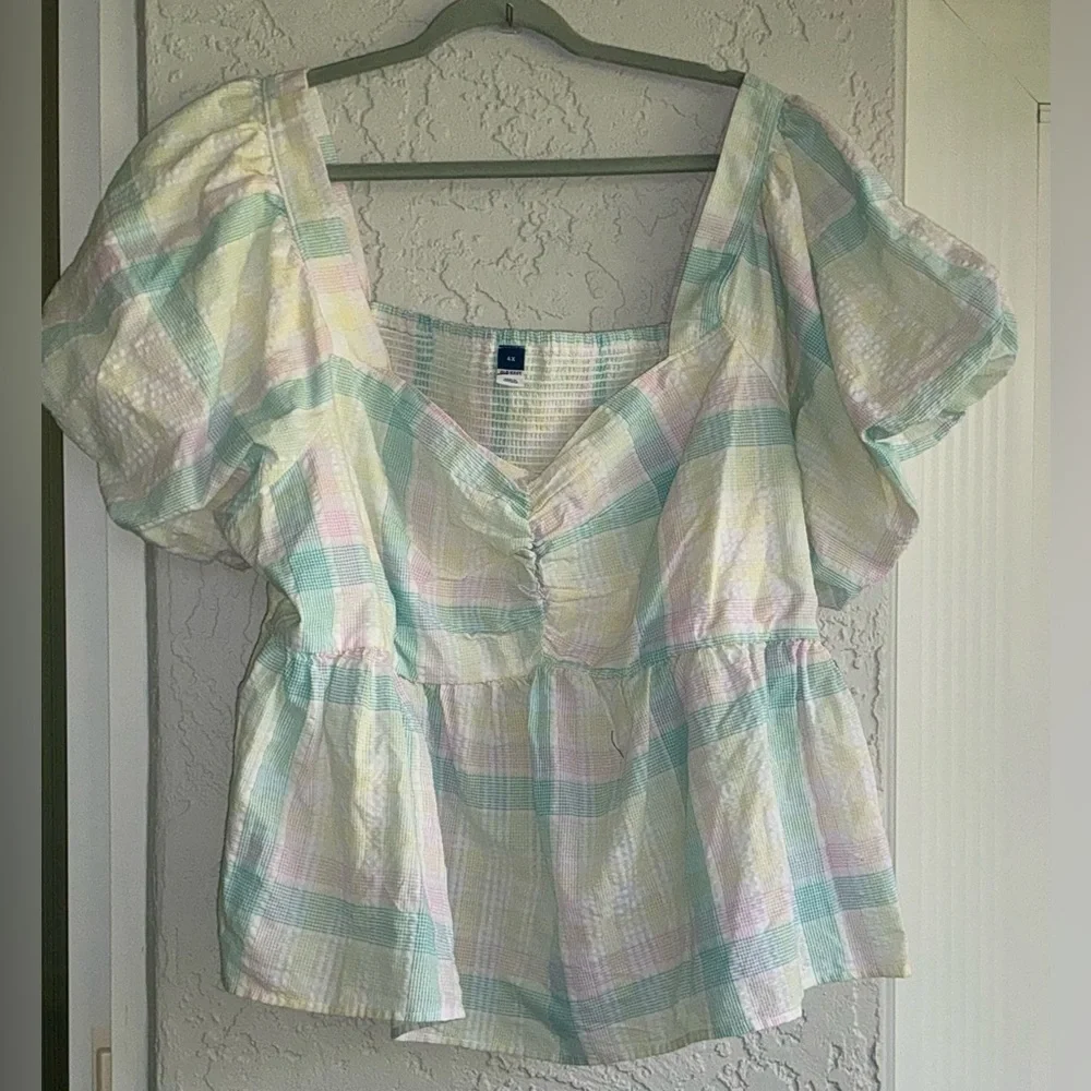 Old Navy Cropped Puckered Plaid Blouse with Puff Sleeves (NWOT)